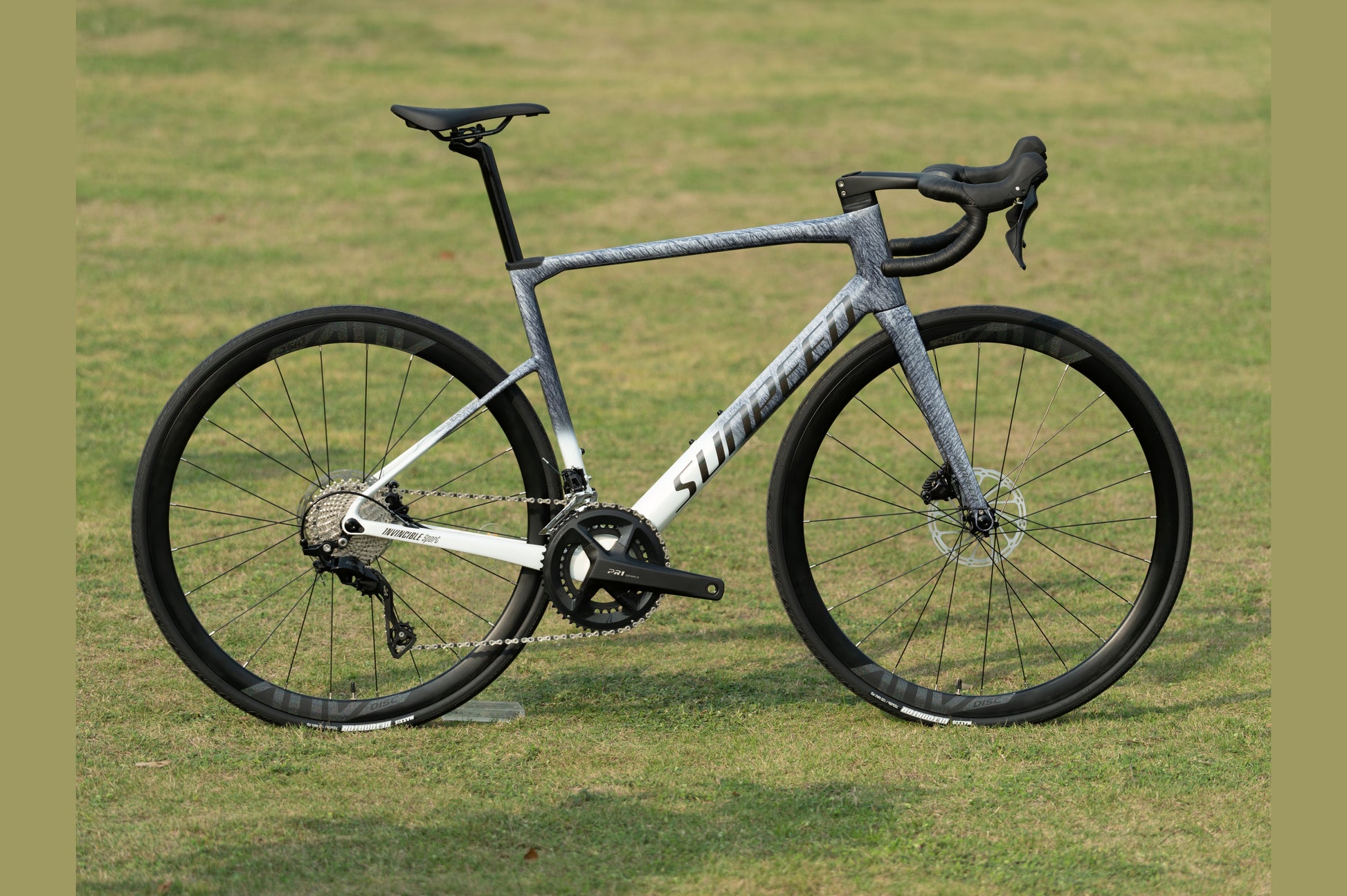 INVINCIBLE SPORT All-Round Performance Road Bike 24-speed - Shimano 105 - VRIDE - Bicycle & Accessories