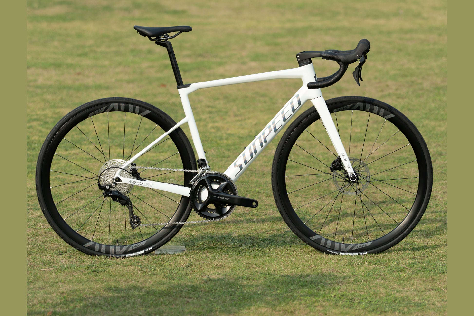 INVINCIBLE EXPERT All-Round Performance Road Bike 24-speed - Shimano 105 (Alloy/Carbon Rim) - VRIDE - Bicycle & Accessories